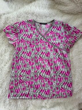 WOMENS ZEBRA HEART SCRUB TOP XSMALL NURSE CNA AID